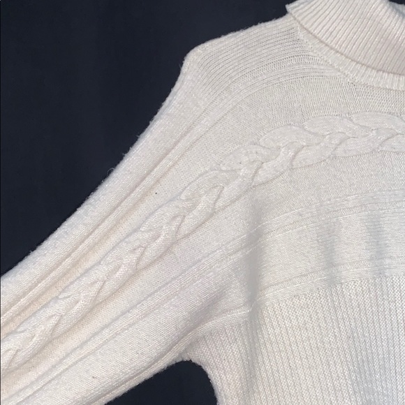 Turtle neck - Picture 3 of 3